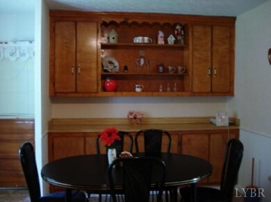 Eat-in Kitchen  Sooo spacious!