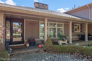7357 W Greenwich Dr, Bloomfield Hills, MI 48301 - photo 4