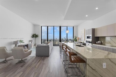 SLS Lux unit PH-5804, Miami, FL 33130 - photo 2