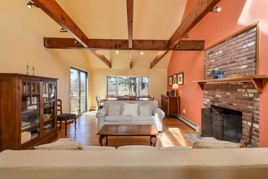 007-Living_Room-3916388-large