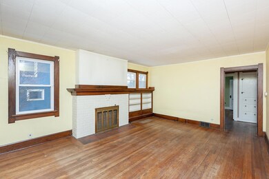 32nd living room
