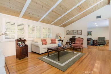 21444 Arcos Dr, Woodland Hills, CA 91364 - photo 2