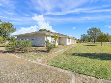 603 E Pace St, Frost, TX 76641 - photo 4