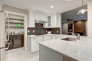 129 Litchfield Ln, Houston, TX 77024 - photo 3