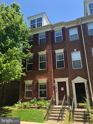 11813 Regents Park Dr, Germantown, MD 20876 - photo 2