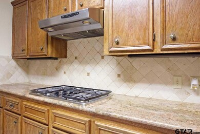 5211 5211 Cloverdale Dr, Tyler, TX 75703 - photo 6