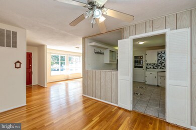 12913 Forest View Dr, Beltsville, MD 20705 - photo 7