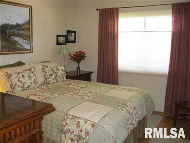 3605 Cedar St, Davenport, IA 52806 - photo 5