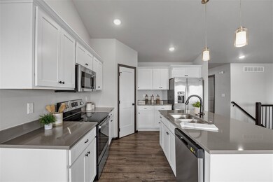 914 Prairie View Dr, West Branch, IA 52358 - photo 7