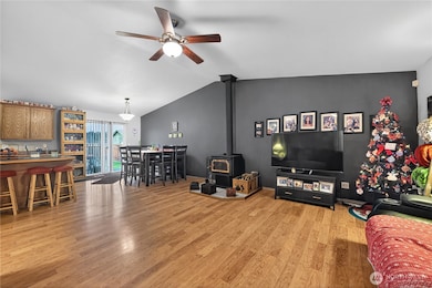 214 Cedar St, Steilacoom, WA 98388 - photo 5