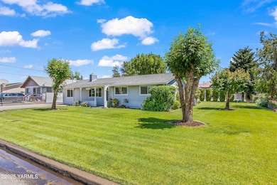 516 N Elm St011