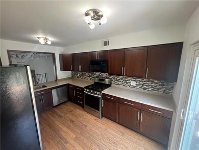 1548 Creekside Rd, Whitehall, PA 18052 - photo 2