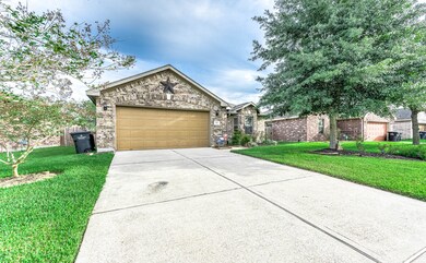 377 Henry St, Alvin, TX 77511 - photo 2