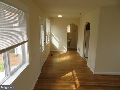 5414 Quesada Rd, Riverdale, MD 20737 - photo 5