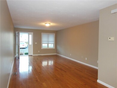 37 Silvercup Cir unit 37, West Warwick, RI 02893 - photo 3