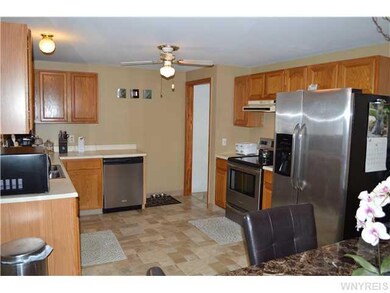 869 Lee Ave, North Tonawanda, NY 14120 - photo 5