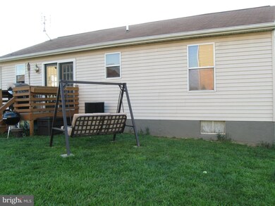 1128 Hollywell Ave, Chambersburg, PA 17201 - photo 2