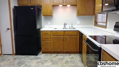 13121 Boyd Cir, Omaha, NE 68164 - photo 3