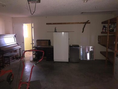 911 Hereford Ln, Millsap, TX 76066 - photo 6