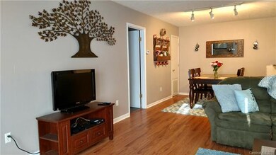 Bedrooms are split. Master to the left and guest r