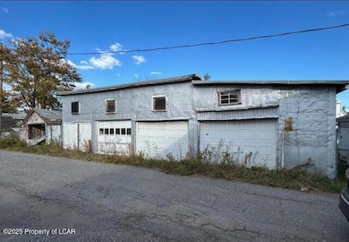 326 Washington St, Freeland, PA 18224 - photo 3