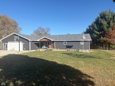 908 S Division St, Cayuga, IN 47928 - photo 2