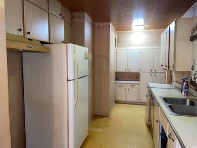 304 E Pickwick Dr, Syracuse, IN 46567 - photo 5