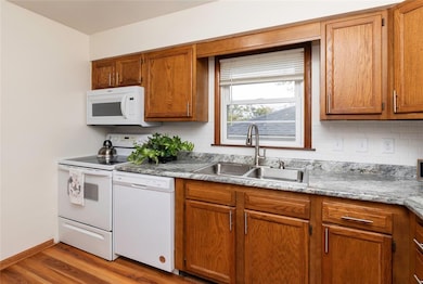 1311 11th St, Des Moines, IA 50314 - photo 3