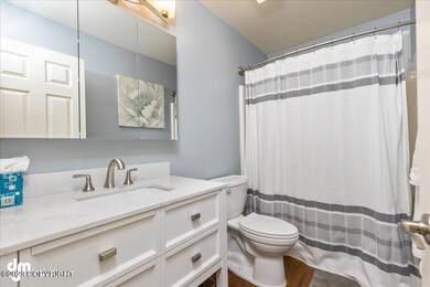 23-Downstairs Bath-DW-0834