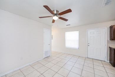 2220 Santa Cleotilde Ave unit 4, Laredo, TX 78040 - photo 5