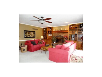 Huge Family Room w/2 Walls of Built-Ins