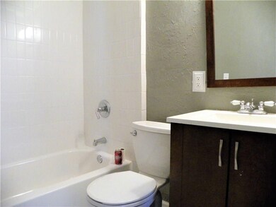 209 E Severn St, Shawnee, OK 74801 - photo 5