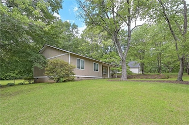 View of grassy yard
