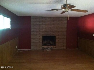 Family Room w/fireplace