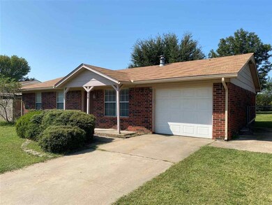 819 W D Ave, Cache, OK 73527 - photo 4