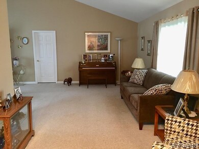 1614 Edna Dr, Lima, OH 45807 - photo 2