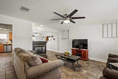 3907 Spring Garden Dr, Pearland, TX 77584 - photo 3