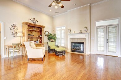 Warm and 'at home' next to the fireplace!