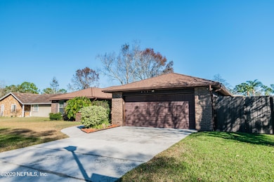 431 Holiday Hill Cir W, Jacksonville, FL 32216 - photo 4