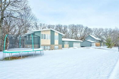 207 Crestwood Dr, Columbus Junction, IA 52738 - photo 2