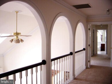 2124 Robin Way Ct, Vienna, VA 22182 - photo 2