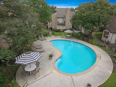 Second pool in the complex.