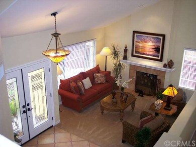 LIVING ROOM OFF ENTRY