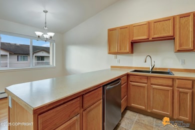 Kitchen w/ Breakfast Bar