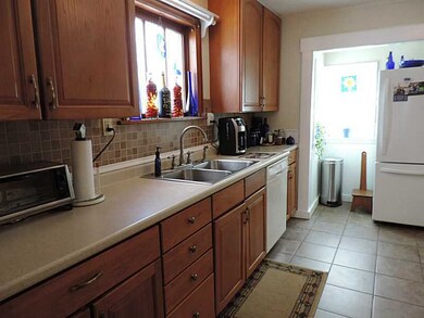 3051 W 32nd St, Erie, PA 16506 - photo 4