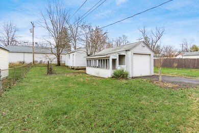 258 W Kanawha garages