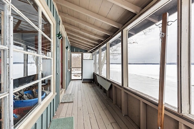 31_Porch_Waterfront_View_To_Northeast_Dx