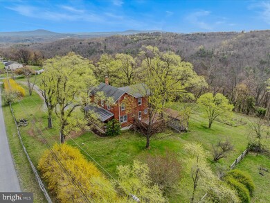 4232 Fairview Dr, Berkeley Springs, WV 25411 - photo 2