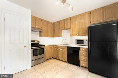 6100 Calico Pool Ln, Burke, VA 22015 - photo 7