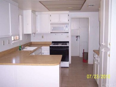 16180 Wimbleton Dr, Victorville, CA 92395 - photo 2